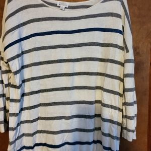 Light weight sweater